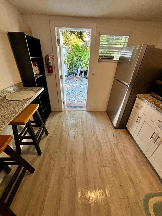 Quiet & Centrally Located House - Private Parking, Laundry And Storage For Luggage Miami Exterior photo