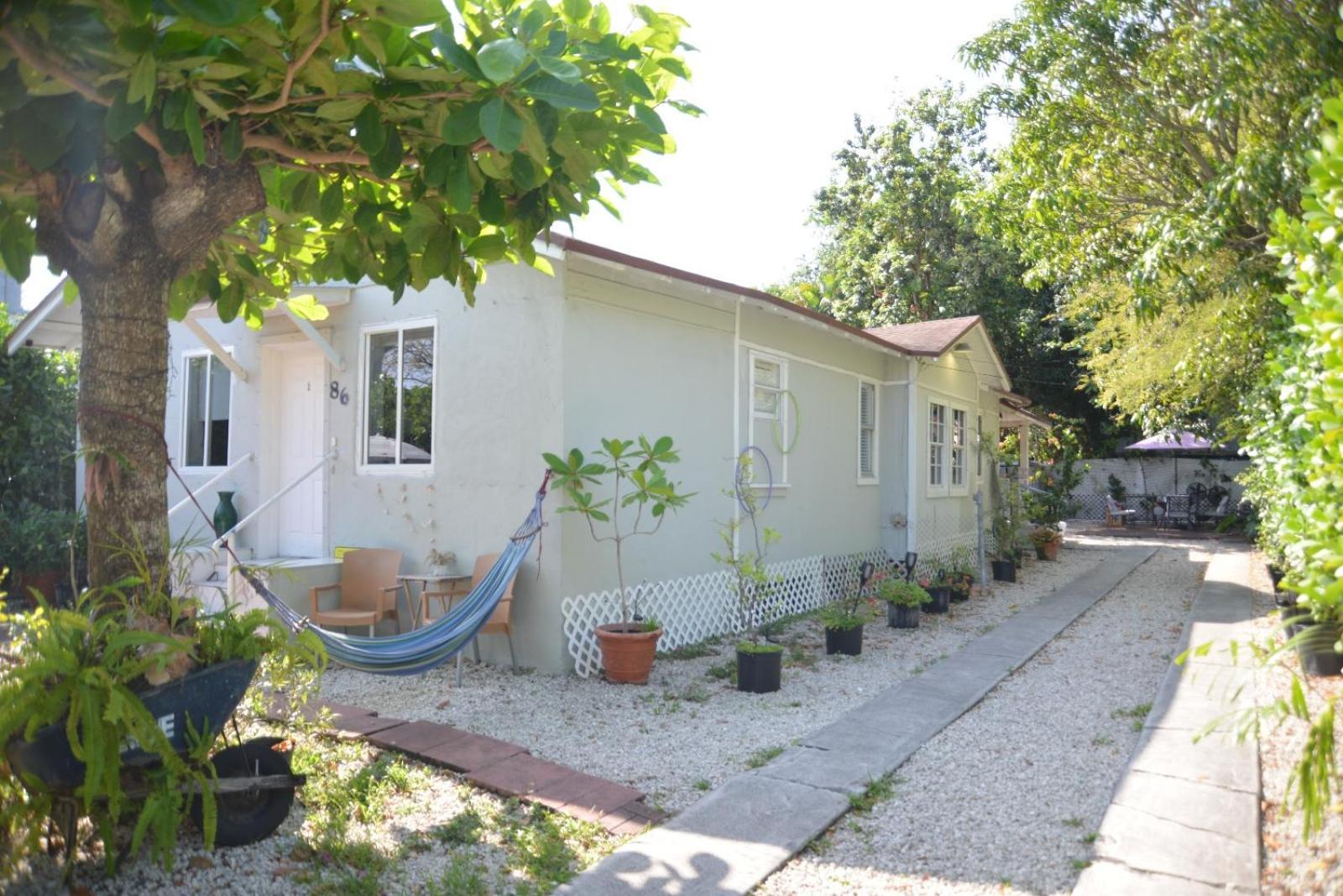Quiet & Centrally Located House - Private Parking, Laundry And Storage For Luggage Miami Exterior photo
